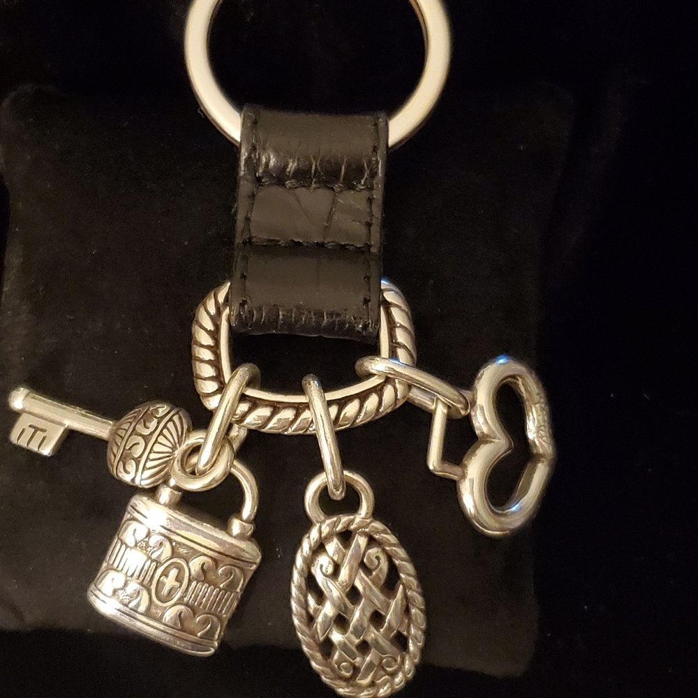 ❄3/$15❄Leather and Silverstone charm keychain